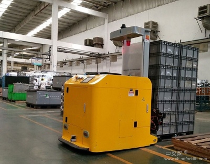 平衡重式叉举式AGV