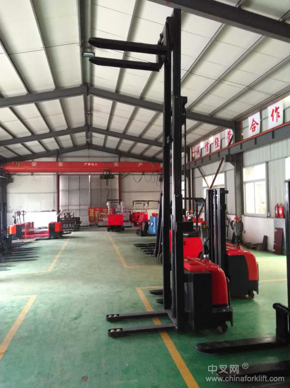 1吨插腿式电动叉车厂家 CDD