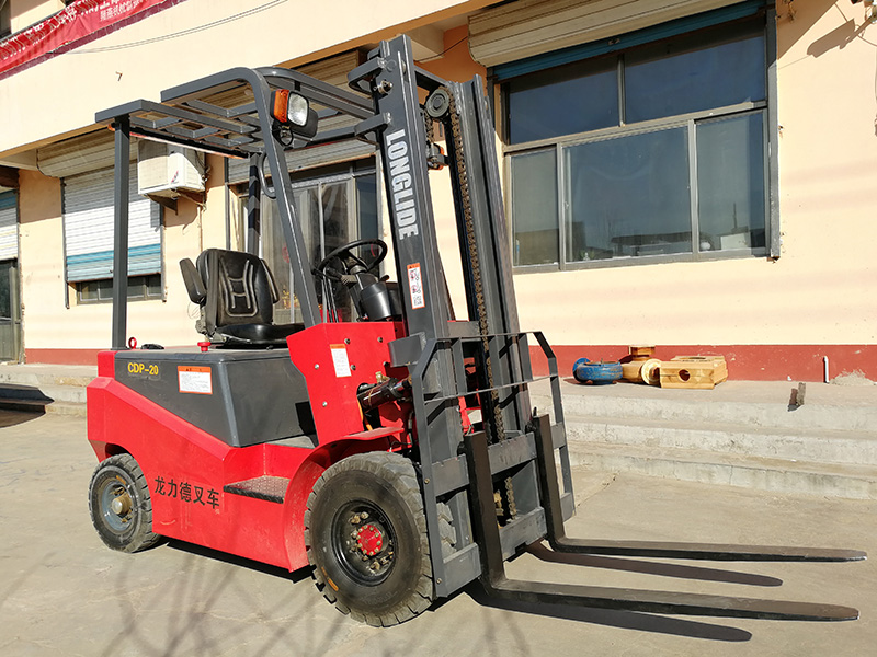 龙力德2吨四轮平衡电动叉车 CPD-20T