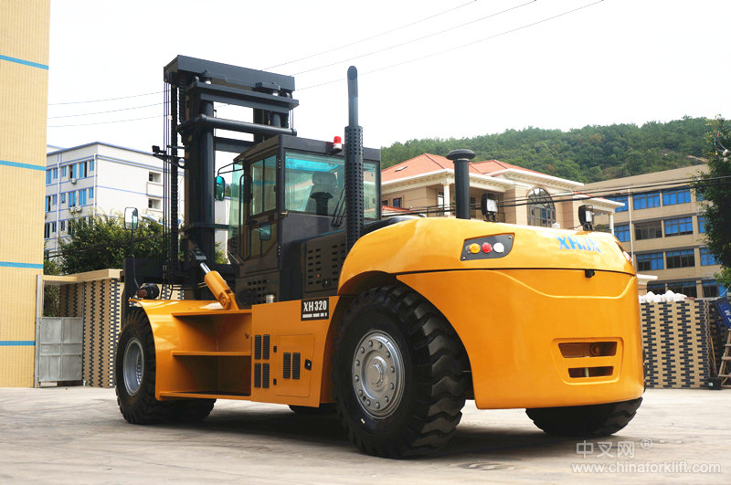 国产28吨30吨叉车2019价格行情走势 XHC300_中国叉车网(www.chinaforklift.com)