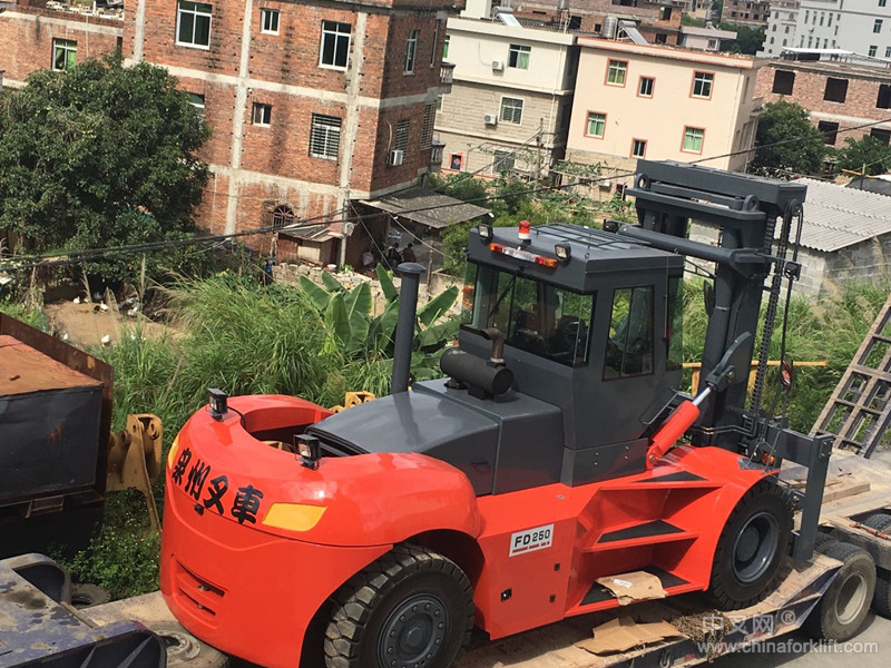 国产25吨内燃叉车25吨重型柴油叉车2019价格行情走势 XHC250