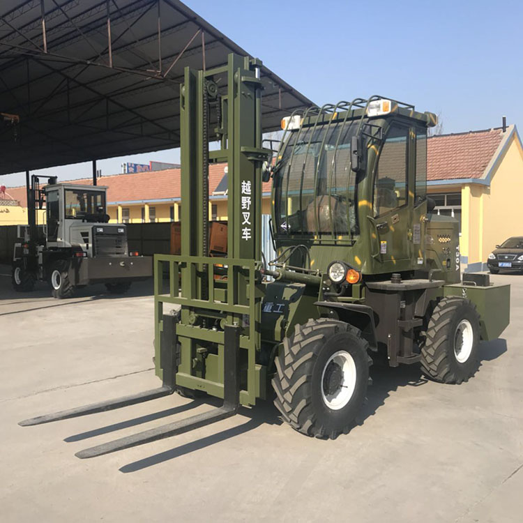 四驱越野叉车