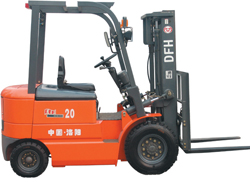 一拖2吨四轮电瓶叉车 CPD20