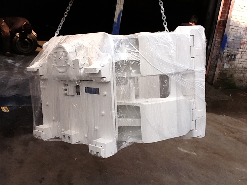 主营各类叉车属具如：纸卷夹、软包夹、丰田5F单倾翻叉器及定制特种叉车属具等 纸卷夹