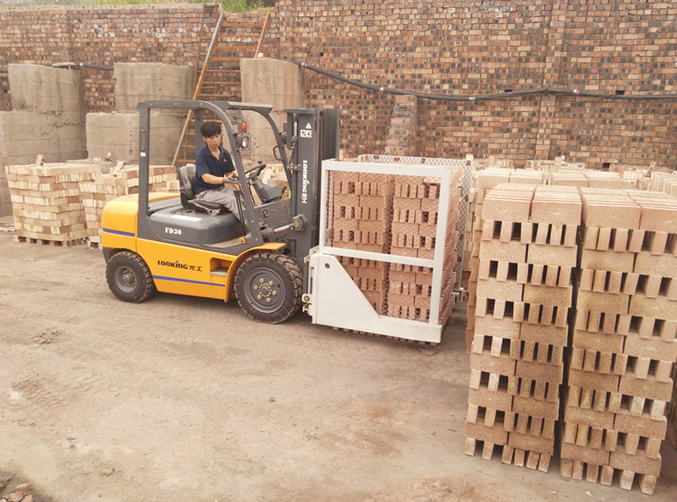 页岩砖专用搬运设备抱砖机 LD-1100_中国叉车网(www.chinaforklift.com)