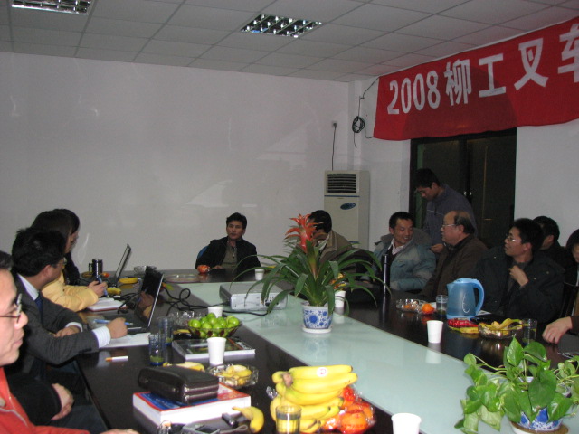 各代表踊跃发言