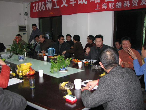 各代表踊跃发言