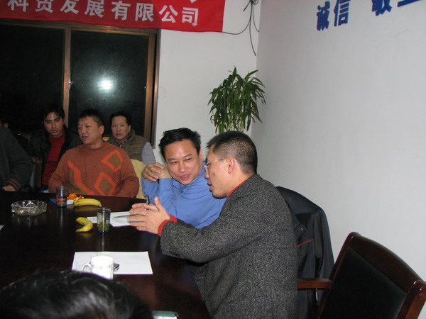 各代表踊跃发言