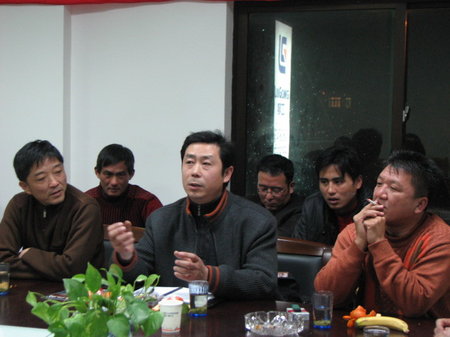 各代表踊跃发言