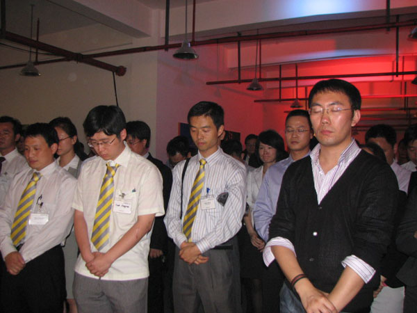 为四川灾区人民默哀