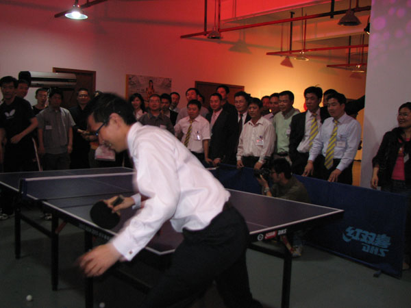 嘉宾与世乒赛冠军比赛