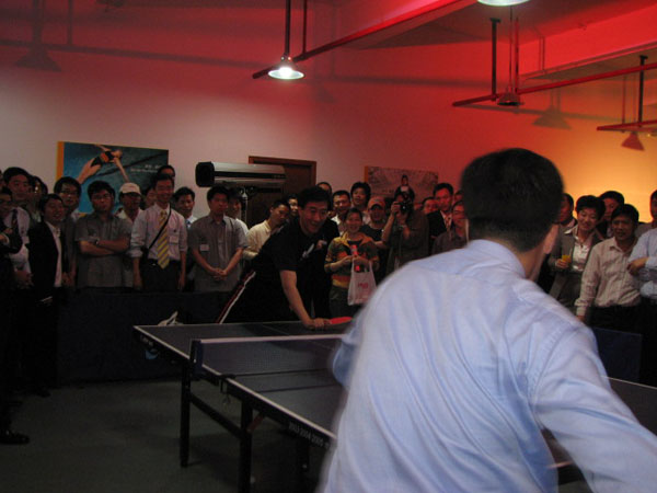 嘉宾与世乒赛冠军比赛