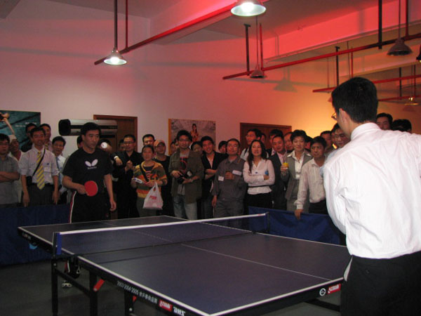 嘉宾与世乒赛冠军比赛