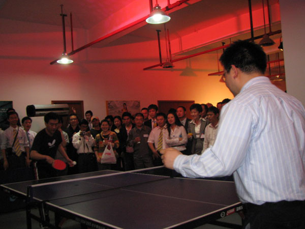 嘉宾与世乒赛冠军比赛