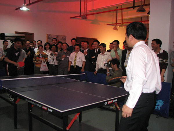 嘉宾与世乒赛冠军比赛