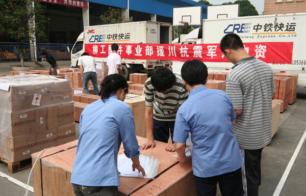柳工装载机配件紧急发往汶川地震灾区救援部队