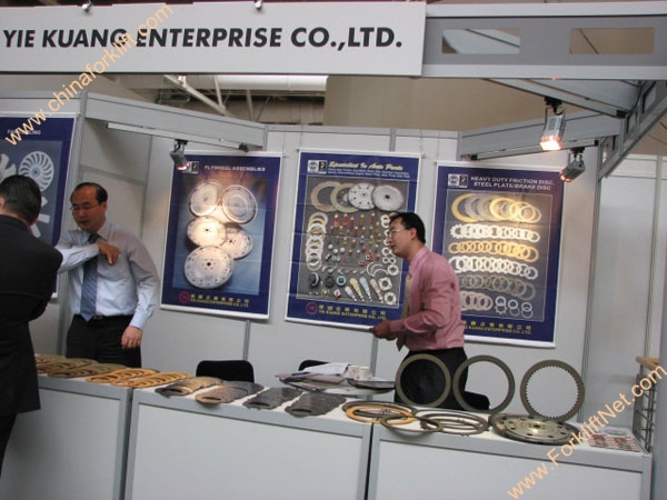YIE KUANG 在展会上
