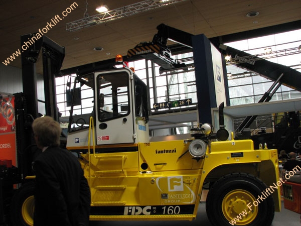 范特仕在展会上