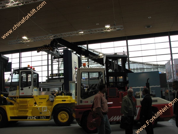 范特仕在展会上