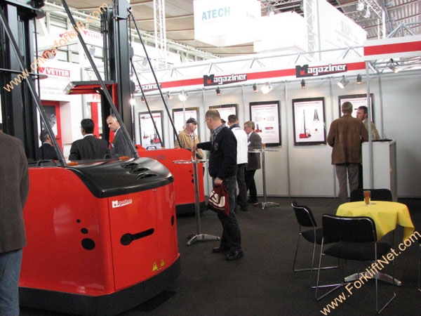 Magaziner在展会上