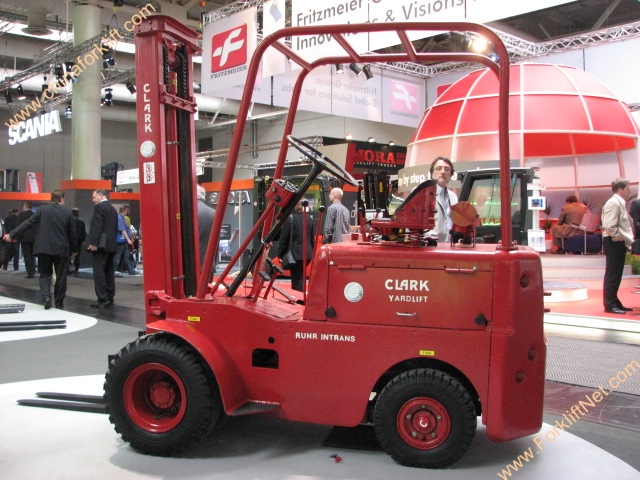 克拉克在展会上