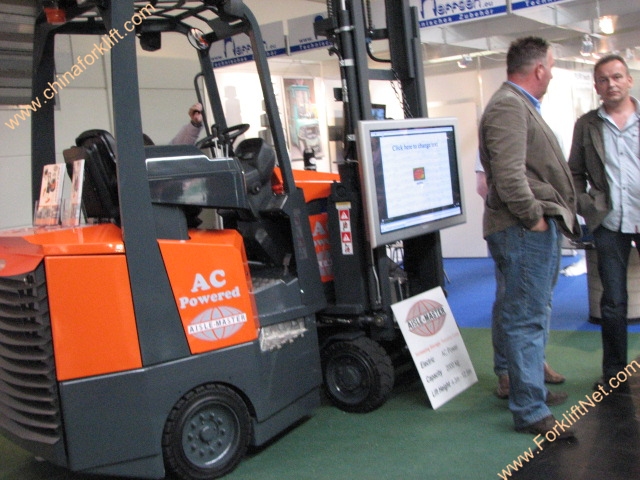 New AC Products 在展会上