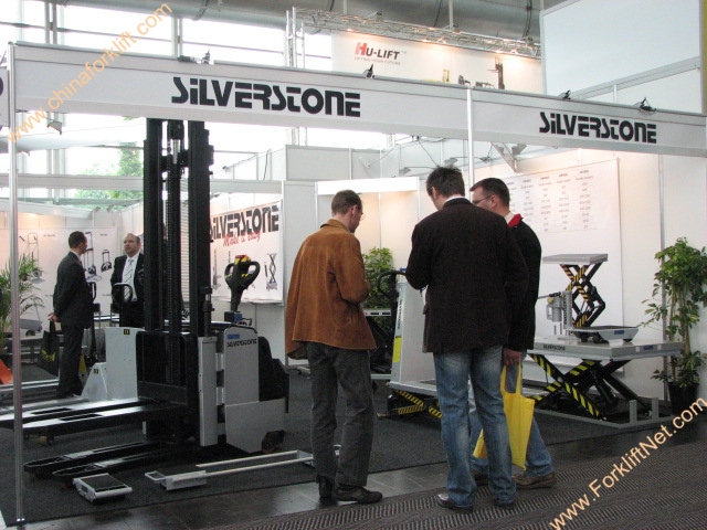 SILVERSTONE在展会上