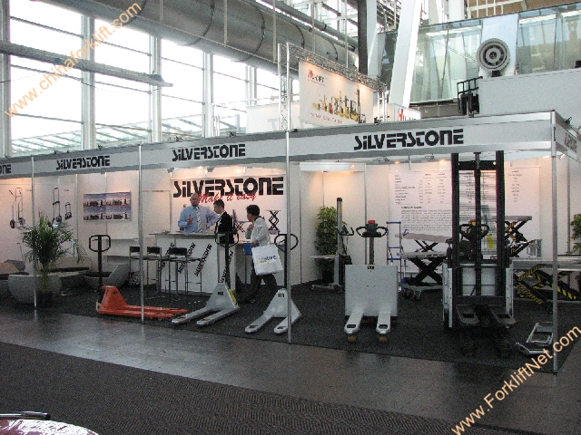 SILVERSTONE在展会上