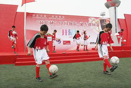 精彩的颠球表演