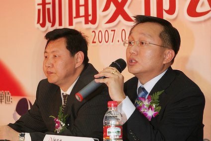 中国物流与采购联合会副秘长余平先生、林德(中国)郭总裁答记者问