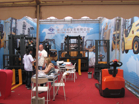 华和叉车亮相第110届广交会