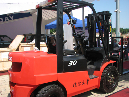 靖江叉车亮相第110届广交会