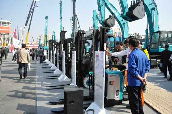 山河智能产品抱团亮相BICES 2011展