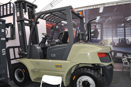 尤恩叉车参加第111届广交会