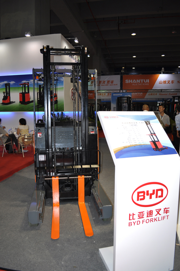 比亚迪叉车在展会上