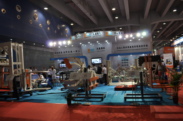 龙基属具在展会上