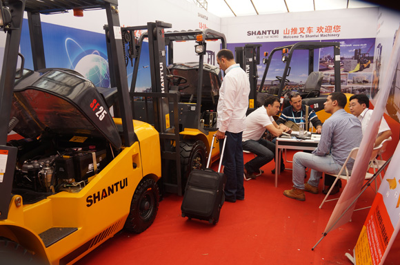 山推在第113届广交会