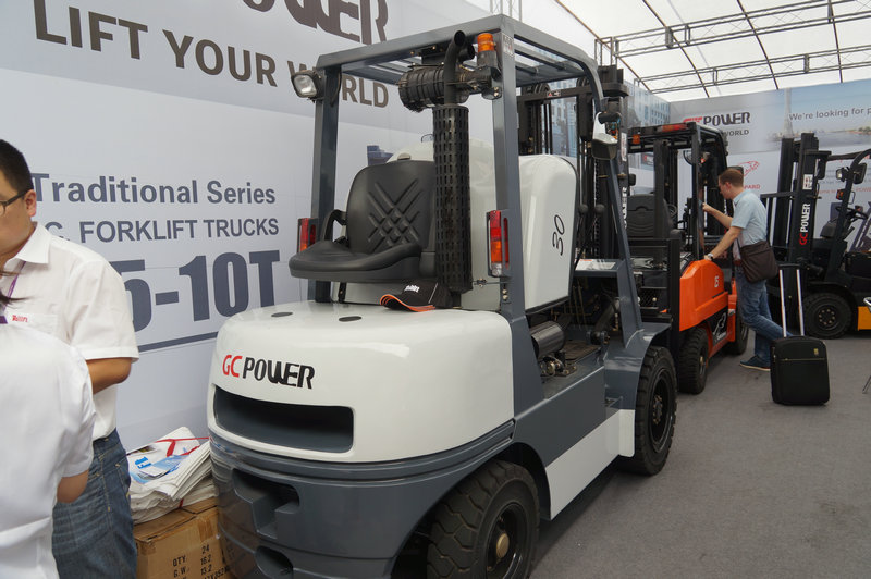 台励福在展会上