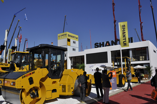 山推叉车在展会上