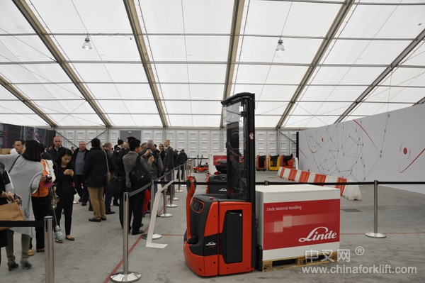 现场叉车展示