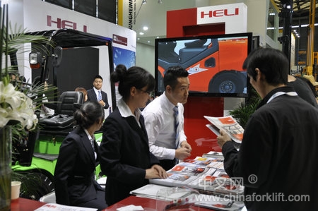 安徽合力在2014CeMAT ASIA展会上