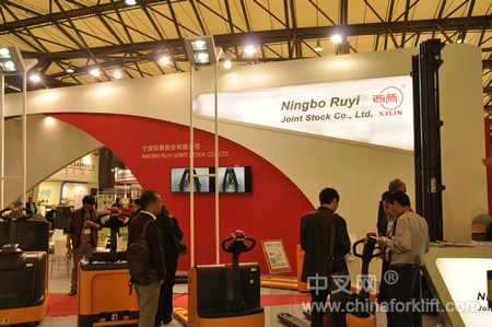 如意在2014 CeMAT上海展会上