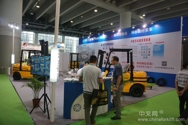 服务行业十二余载,用心做好叉车--天力携现代新款叉车出席广州叉车展