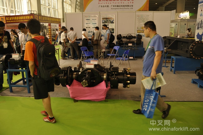 安庆车桥首次参与广州叉车及配件展
