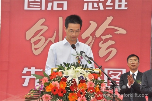 松滋市委副书记朱红平先生主持本次仪式