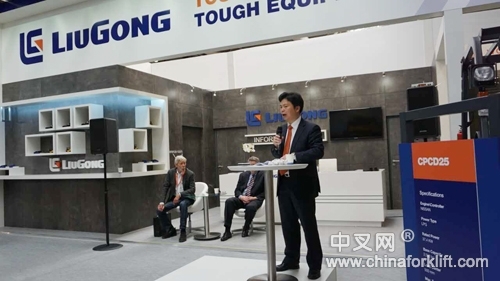 柳工新品C系列叉车风靡欧洲－－中国叉车网对话柳工叉车在CeMAT展会上