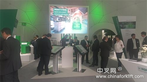 荷贝克展示全方位物料搬运行业能源解决方案