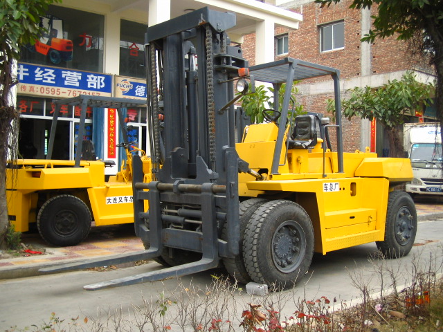 低价出售大连十吨叉车 CPCD100