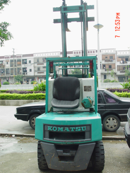 新塘皖力:柴油平衡重叉车