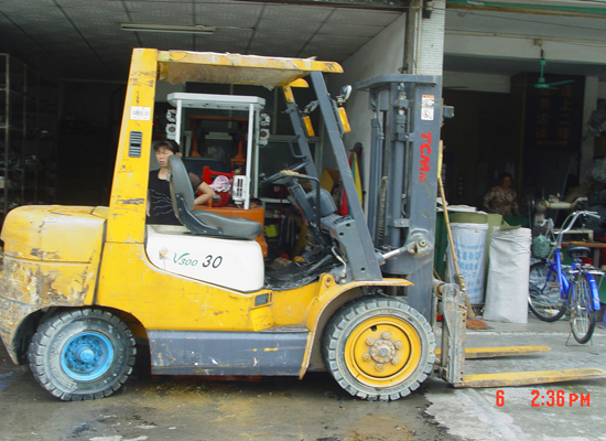 广州明通:TCM3吨柴油平衡重叉车